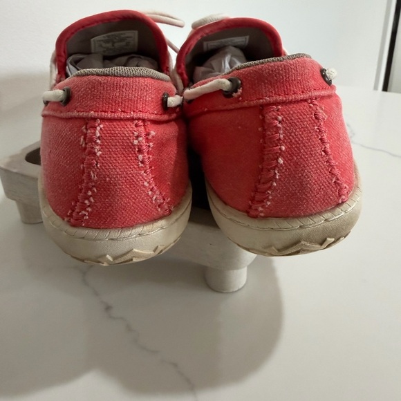 Patagonia Size 10 Vibrant Red Boat Shoes - Picture 7 of 9